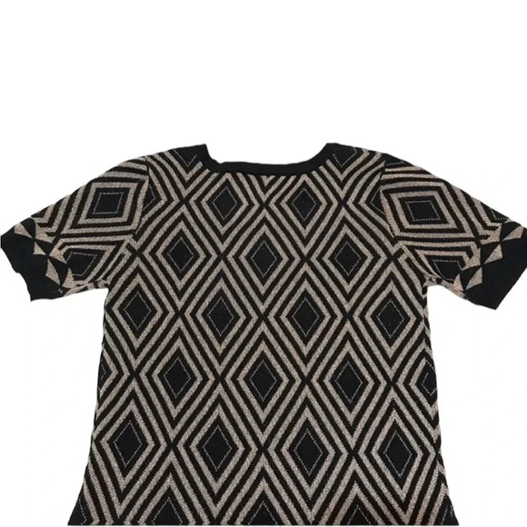 Just Taylor Black Gold Short Sleeve Sweater Dress 
Size Large - Picture 9 of 9